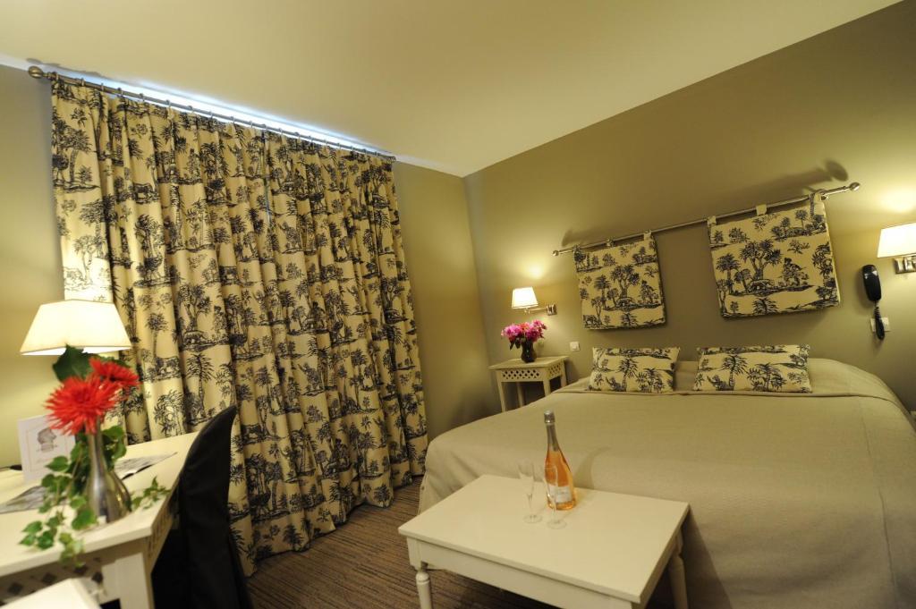 Hotel Spa Le Relais Du Bellay Montreuil-Bellay Δωμάτιο φωτογραφία